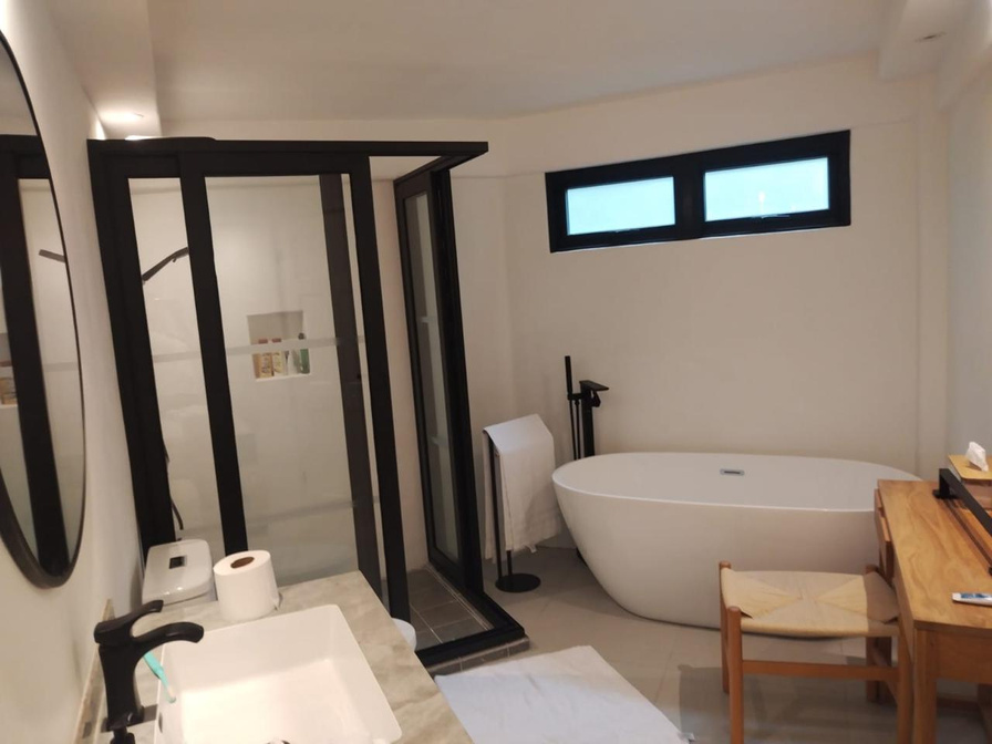 Baño moderno transformado desde cero